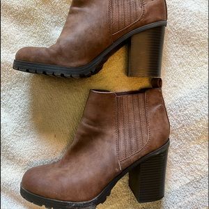 Sam and Libby booties size 8.5, fair condition